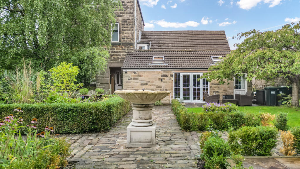 House in Derbyshire Dales, Matlock Town - View 3