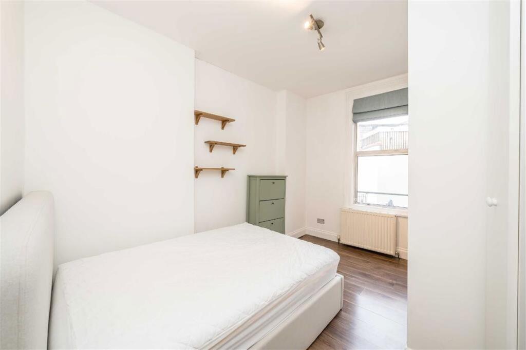 Apartment in London - View 3