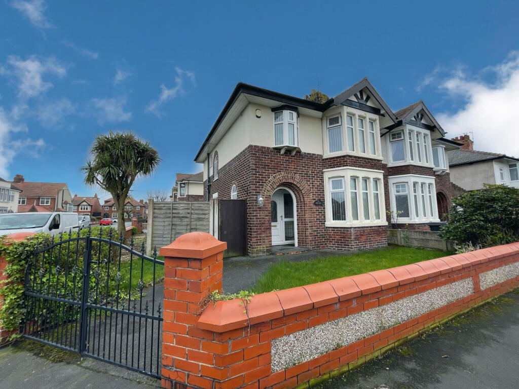 3-bed semi-detached on High Gate,  Fleetwood, FY7, £187,000