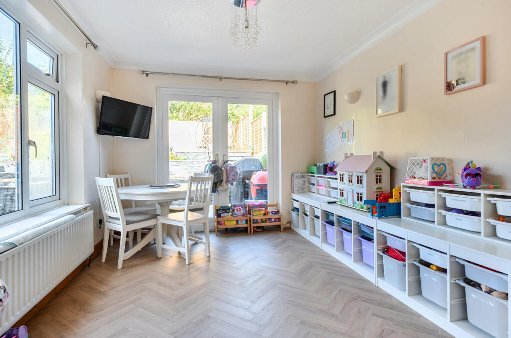 House in Luton - More