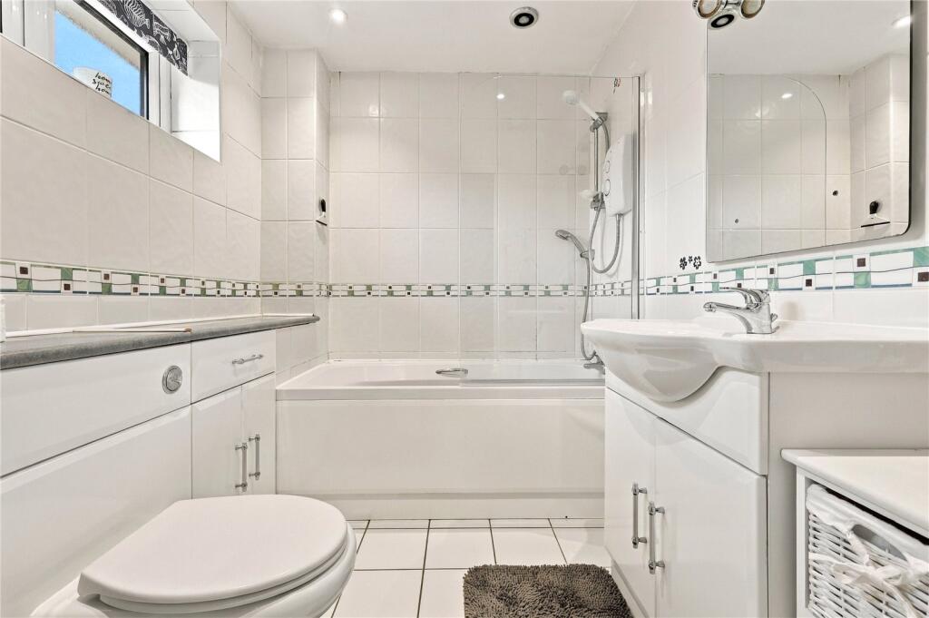 House in Southend-on-Sea, Essex - More