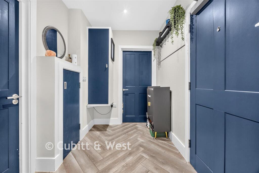Apartment in Croydon - View 2
