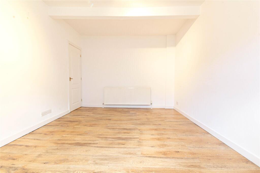 House in Wakefield - View 4