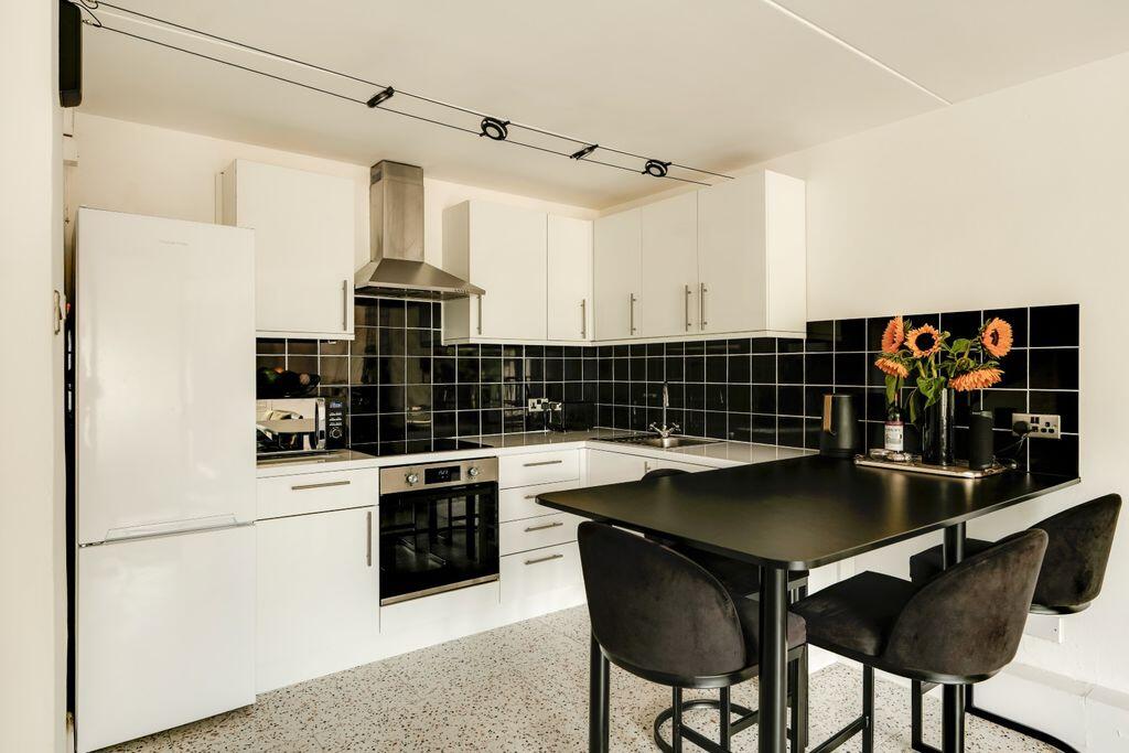 Apartment in Bristol - View 3