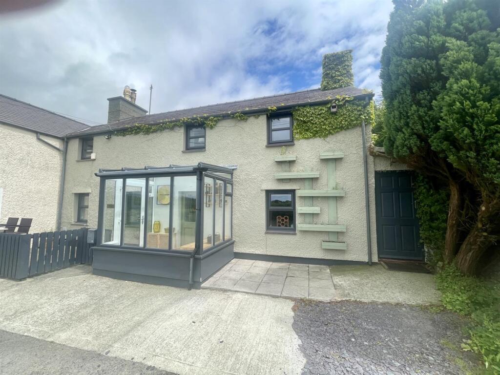 Main image of property: Rhoscefnhir