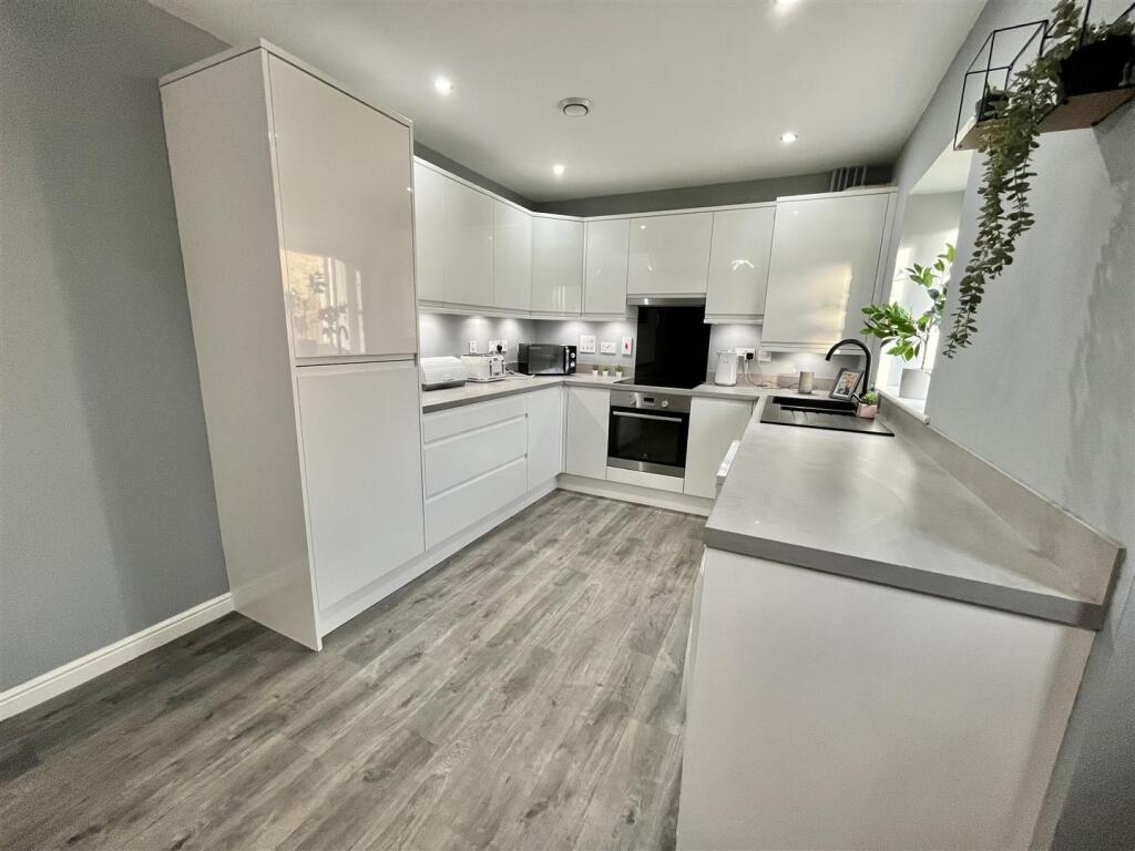 House in Tameside, Greater Manchester - More