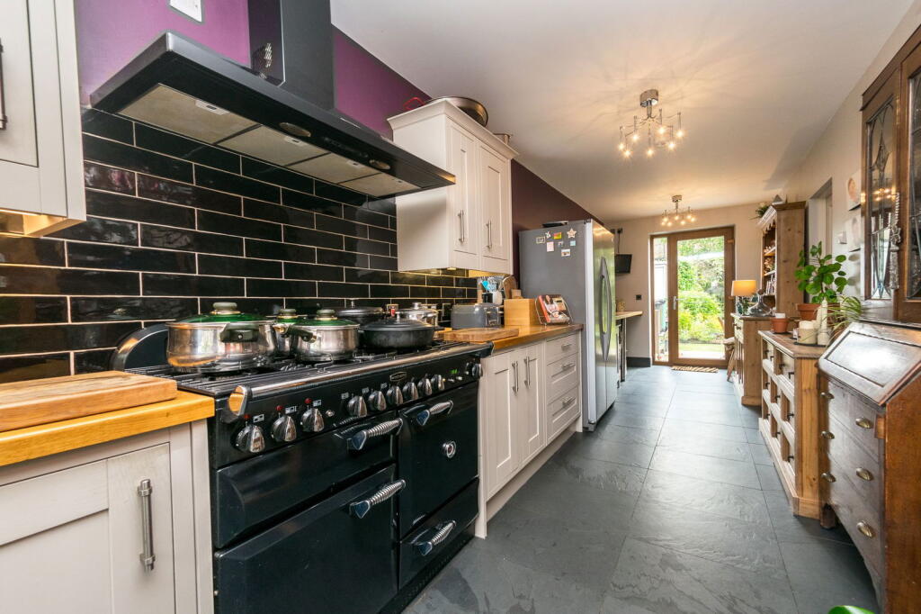 House in Huddersfield, Emley - View 4