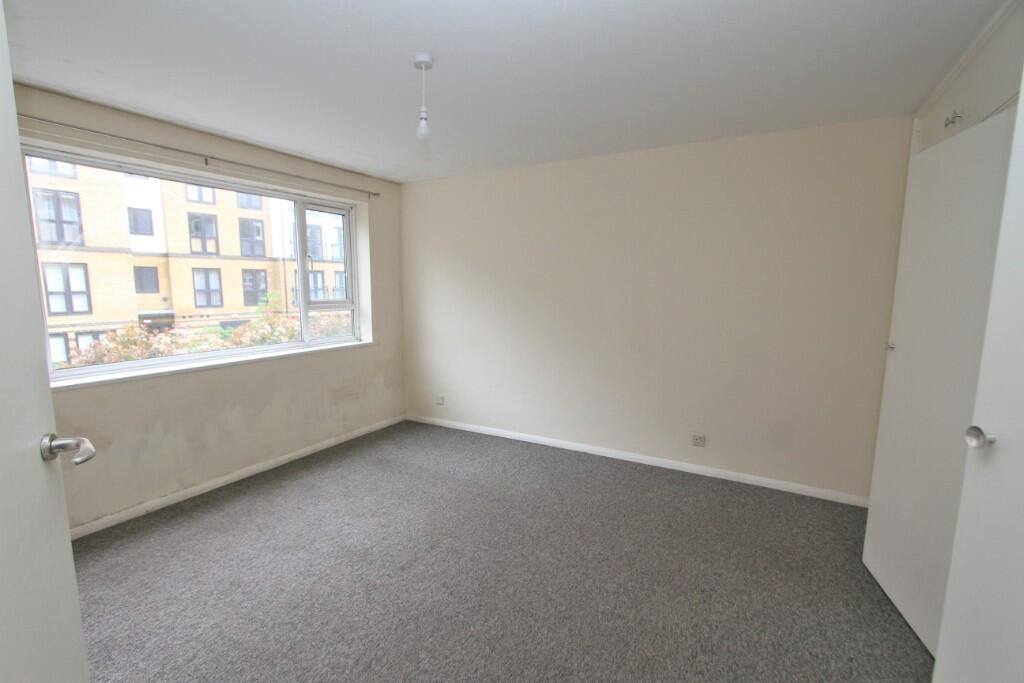 Apartment in Eastbourne, East Sussex - View 4