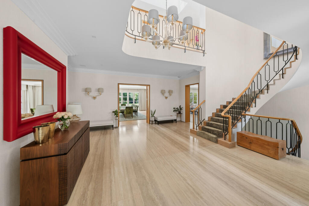 House in Runnymede, Surrey - View 4
