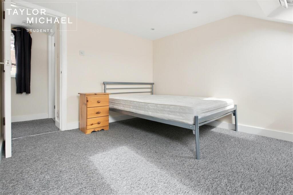 6 bedroom terraced house for rent