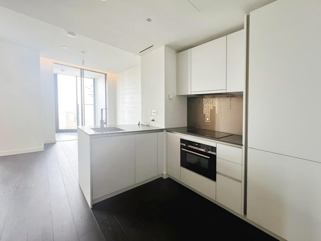 Apartment in London, Vauxhall - View 3