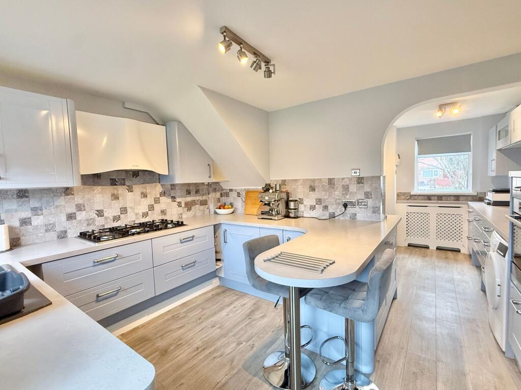 Laburnum Crescent, Hythe, SO45 photo 3