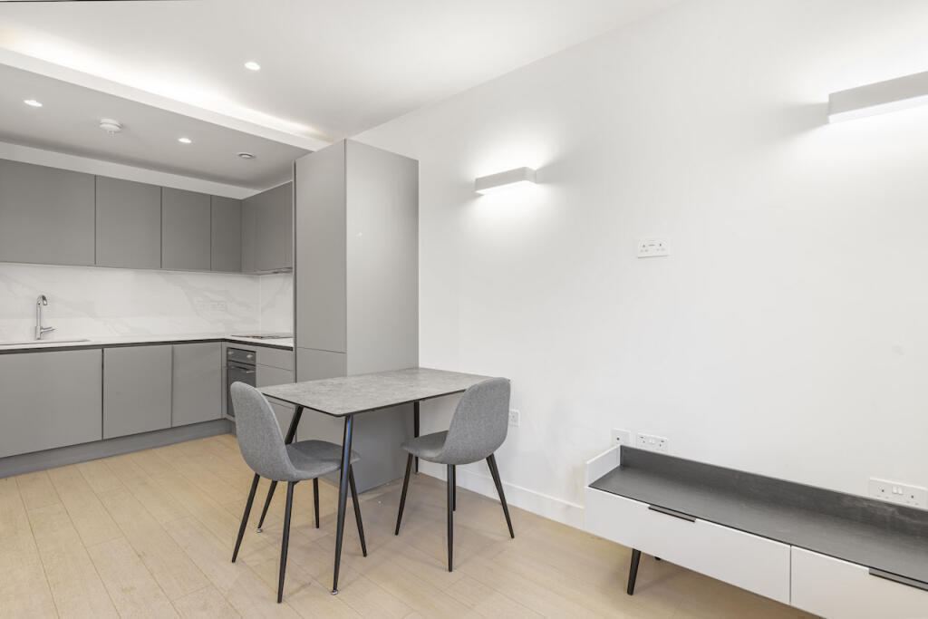 Apartment in Twickenham - View 3