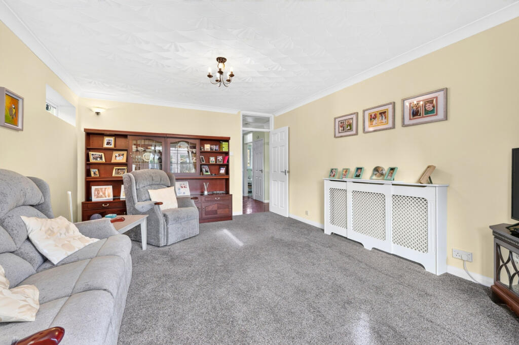 House in Southend-on-Sea - More