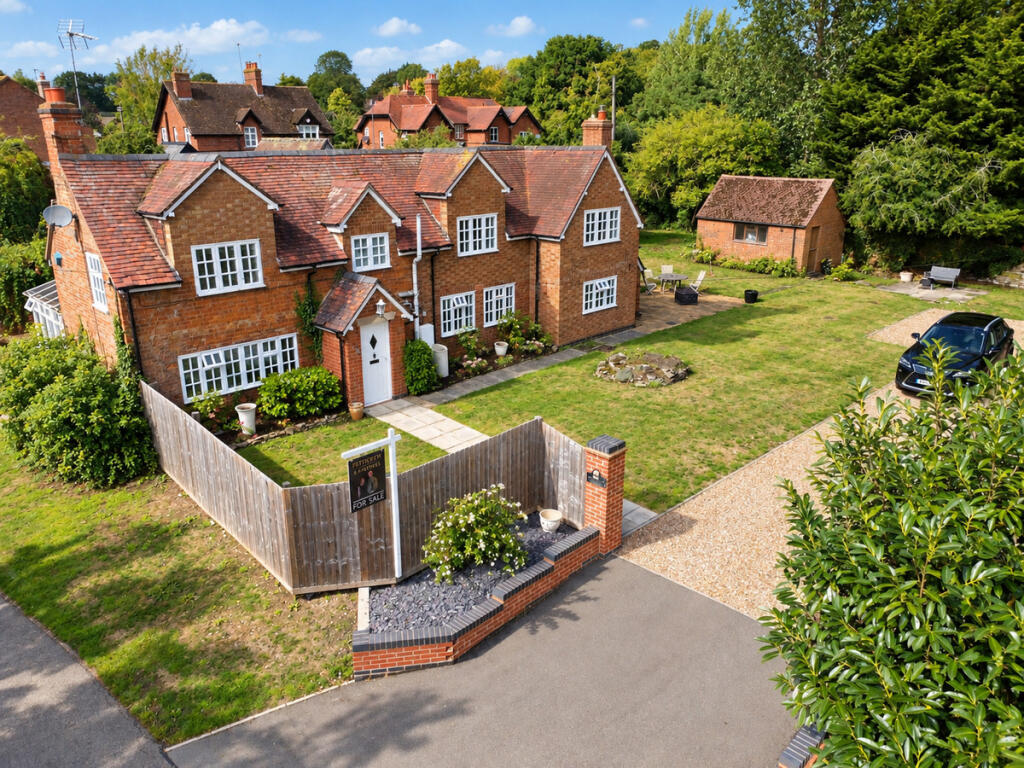 Main image of property: Birdingbury, STAR BUY, Unlocked Potential