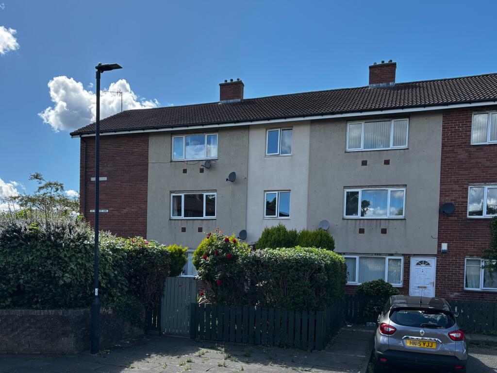 2-bed flat on Pennine Way, Longbenton, Newcastle upon Tyne, NE12, £90,000