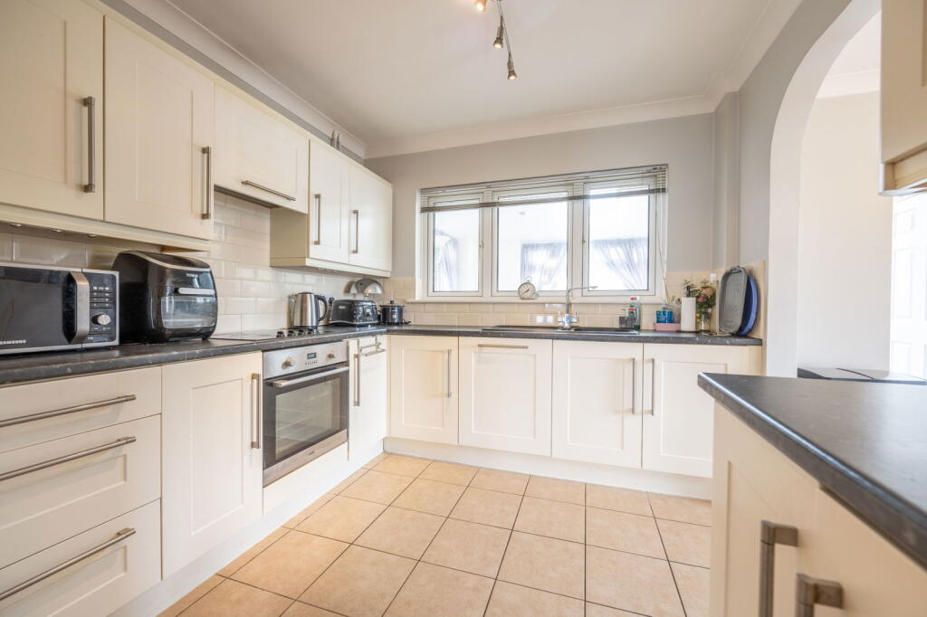 Franklyn Avenue, Sholing, Southampton, SO19 photo 3