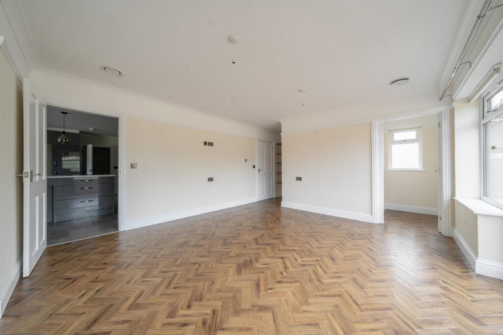 House in South Kesteven, Grantham - More
