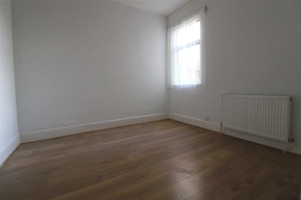 Apartment in Croydon - View 4