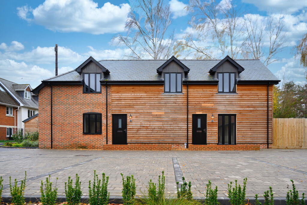 Connaught Place, Brockenhurst, SO40 photo 2