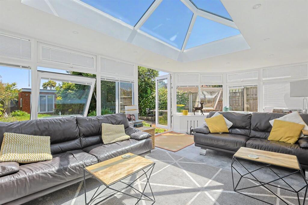 House in Southend-on-Sea - View 2