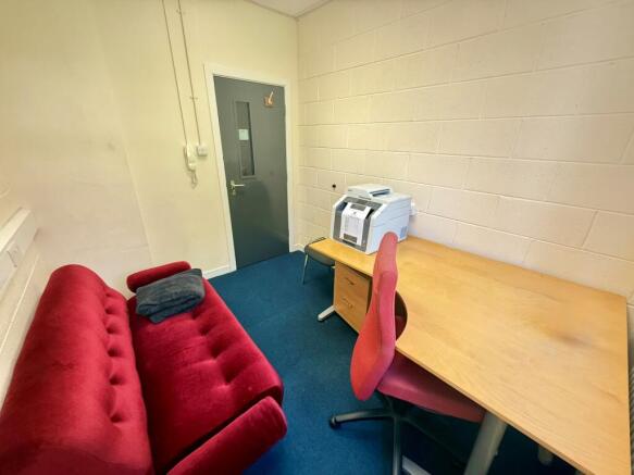 Office 4 (2)
