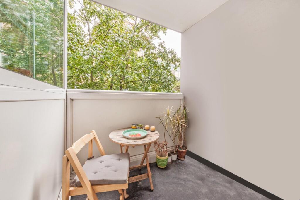 Apartment in London, City of Westminster - View 4