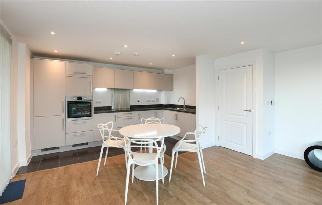 Lapwing Heights, Hale Village, London, N17 photo 3