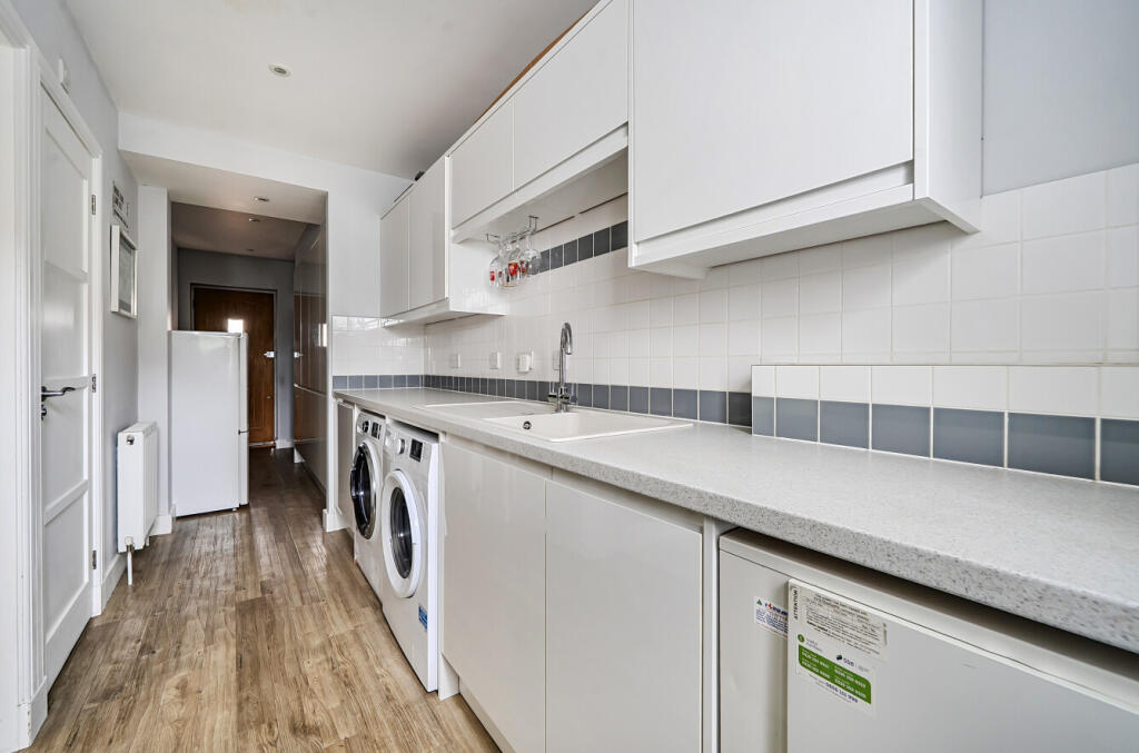 House in Slough, Burnham - View 5
