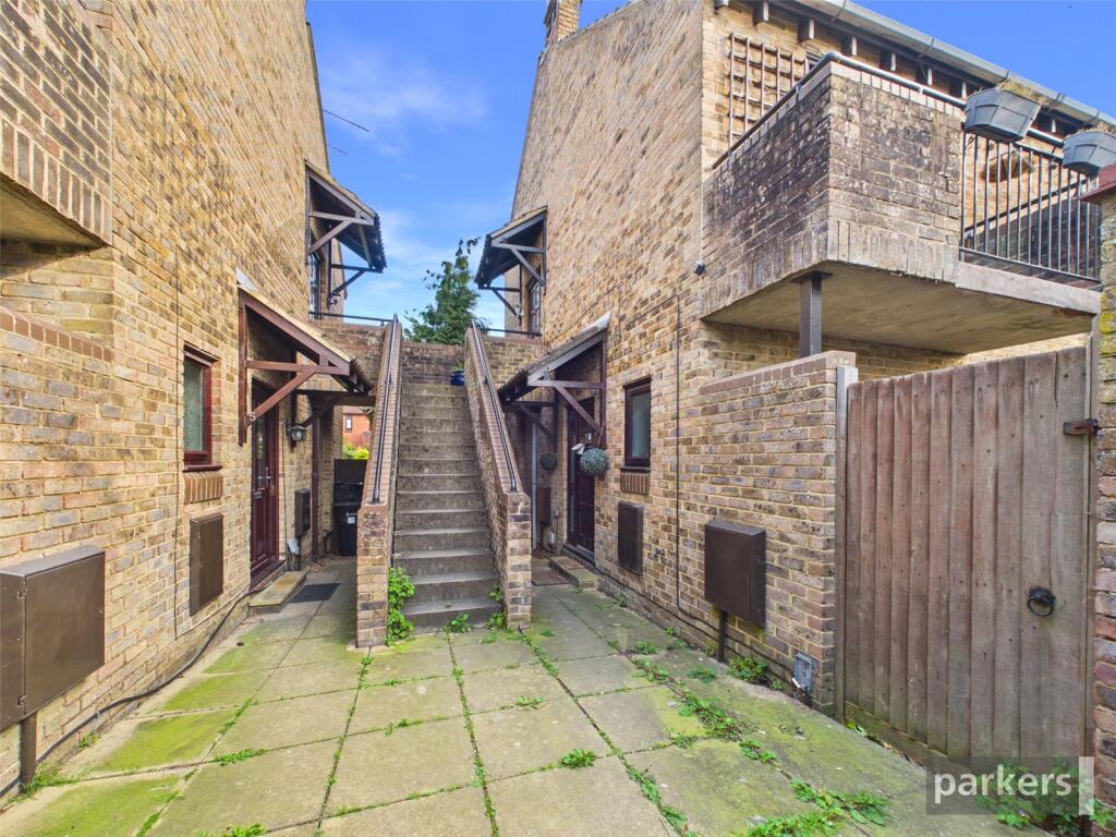 Main image of property: Maiden Place, Lower Earley, Reading, Berkshire, RG6