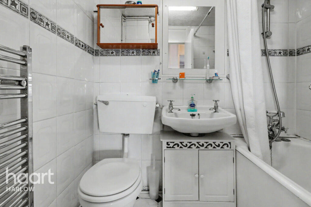 Apartment in Harlow, Passmores - View 6
