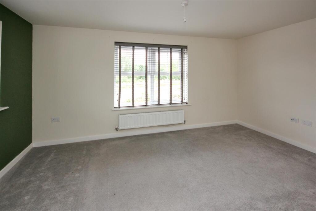 House in Northampton, Wellingborough - View 4