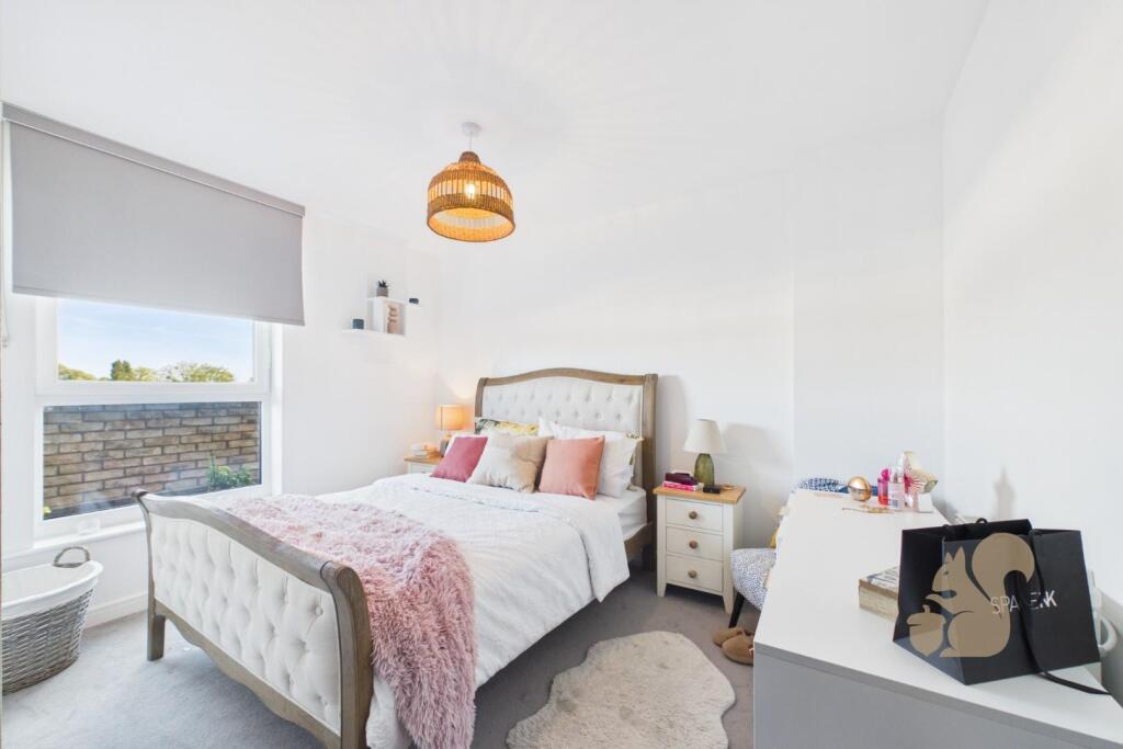 Apartment in Chelmsford - View 3