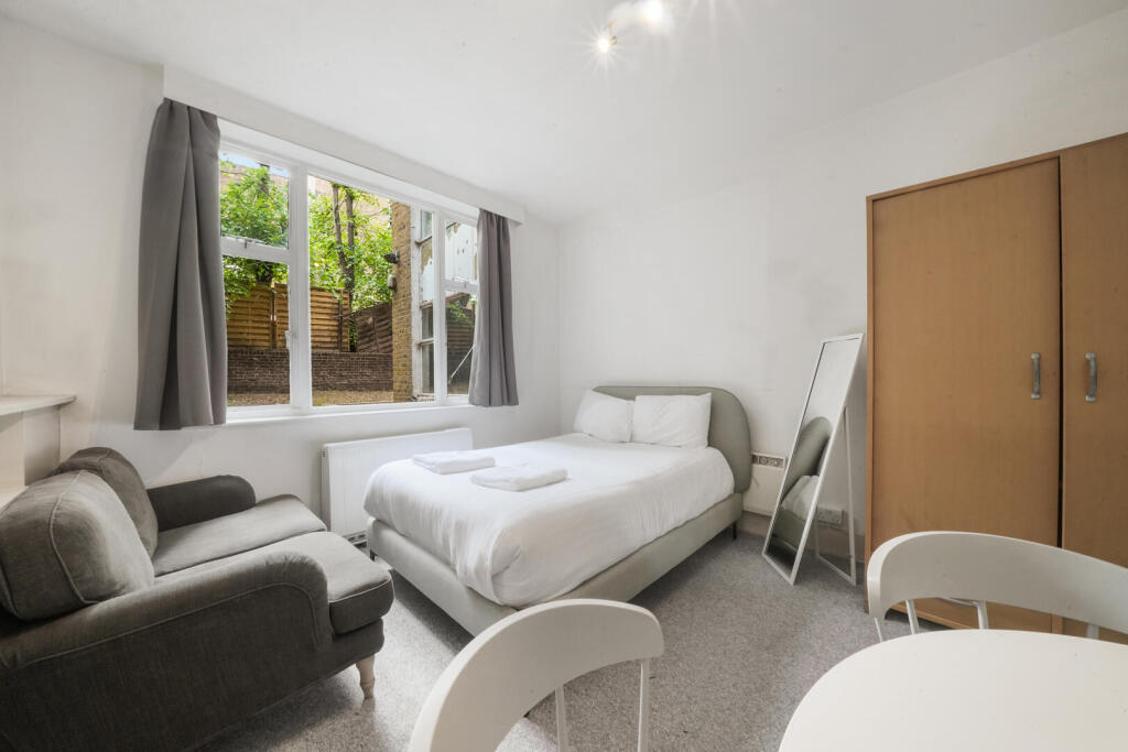 Studio flat for rent