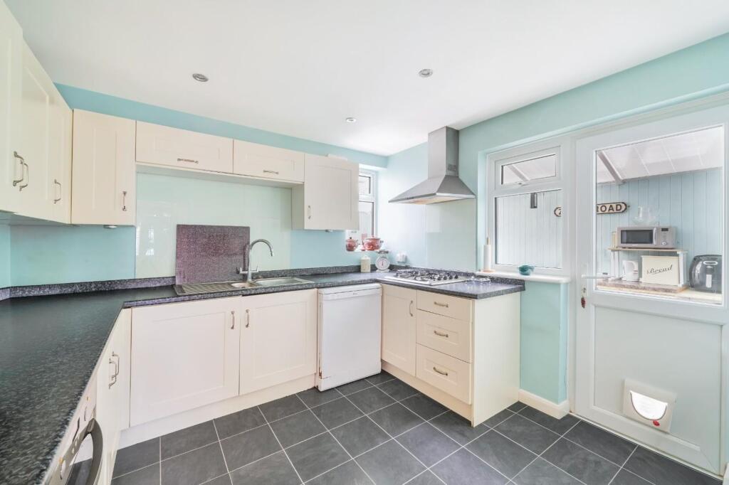 House in Epsom, Stoneleigh - View 3