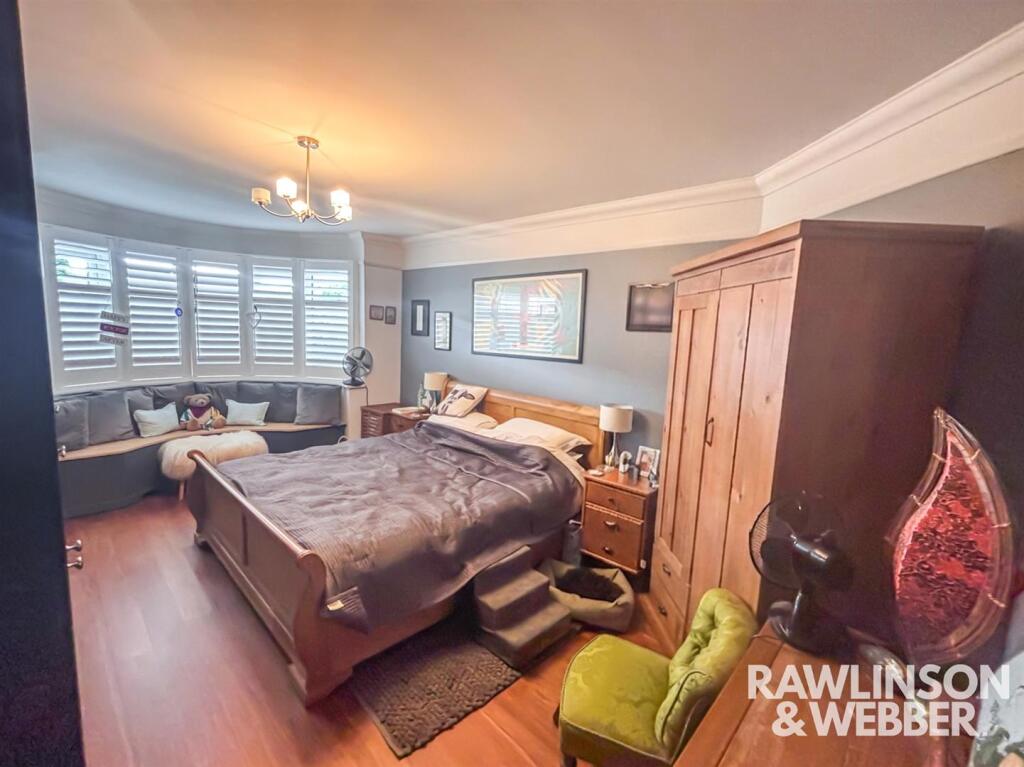 Apartment in Kingston upon Thames - View 2