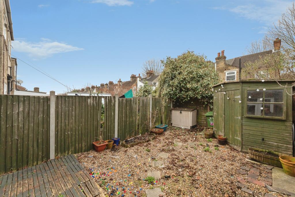 House in Barking, Thames View - View 5