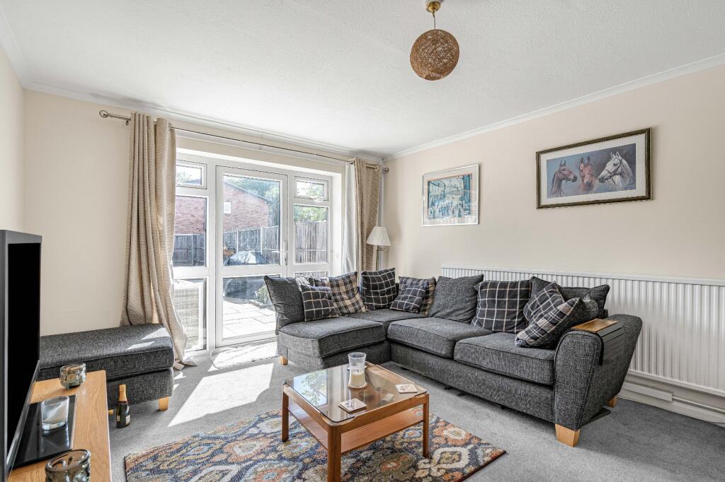 Aymer Drive, Staines-upon-Thames, Surrey, TW18 photo 4