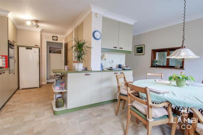KITCHEN/BREAKFAST ROOM