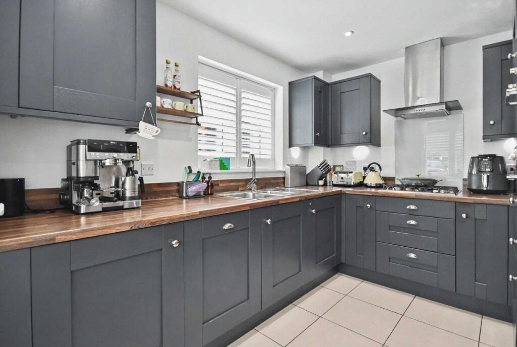 House in Waverley, Farnham - View 2