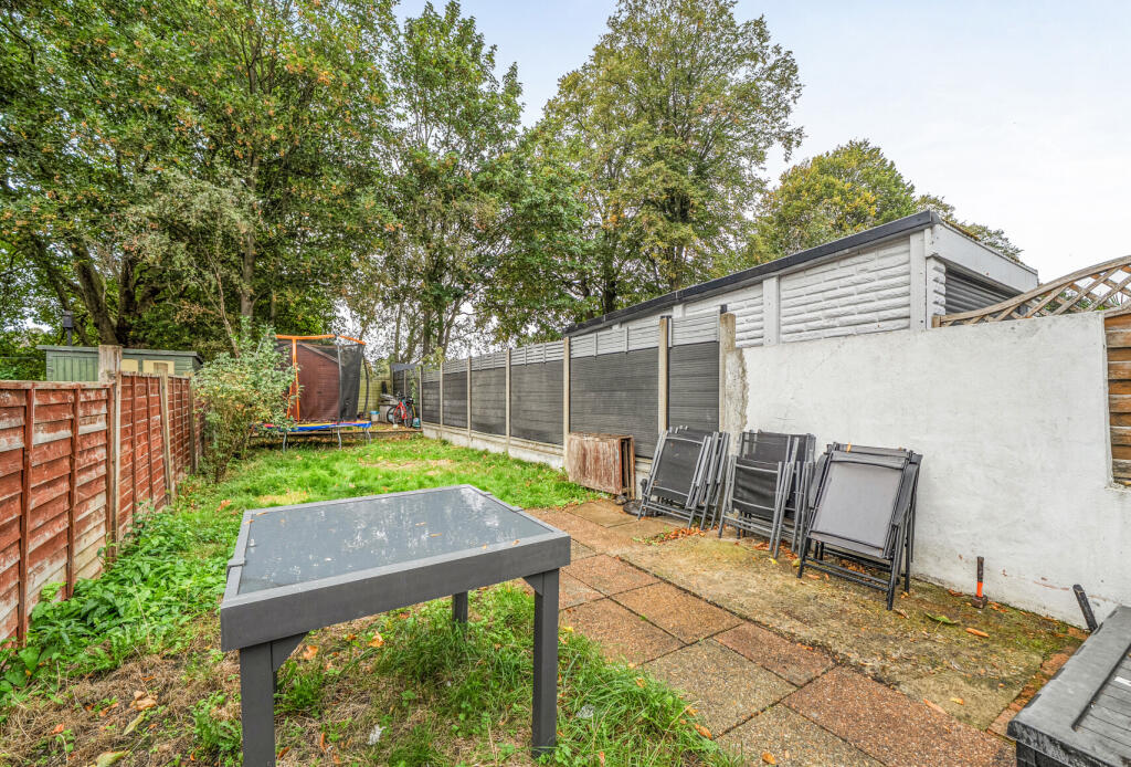 House in Sutton - View 4