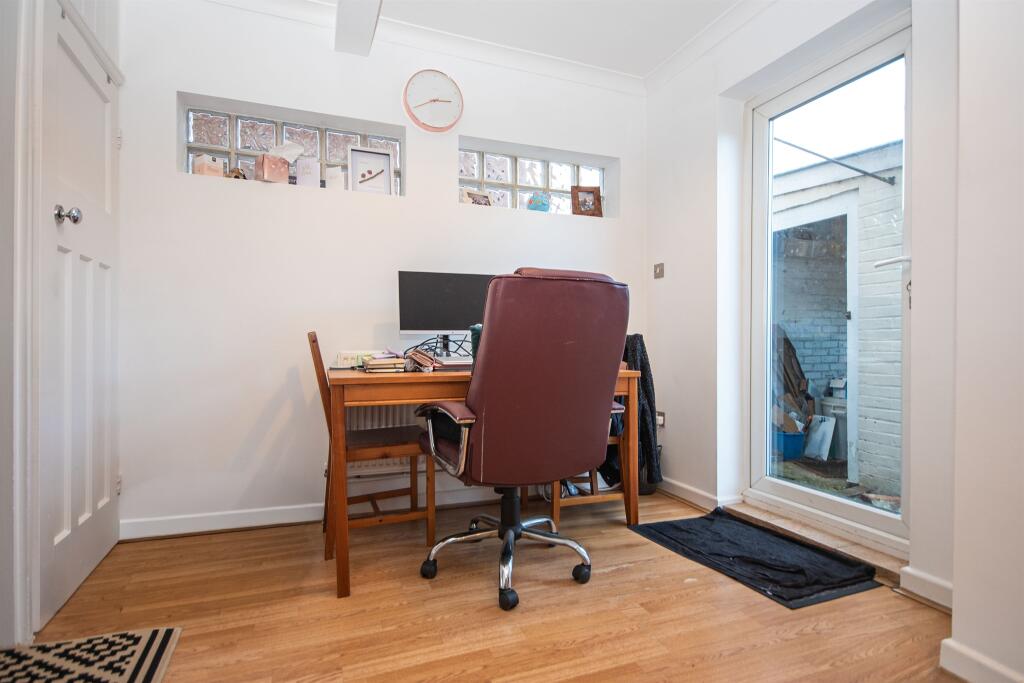 House in Desborough, North Northamptonshire - View 4