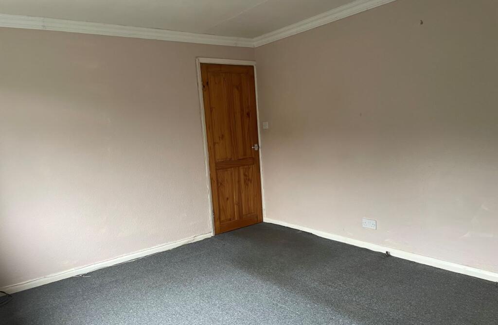 17 The Mead, Liphook, Hampshire, GU30 7AU photo 3