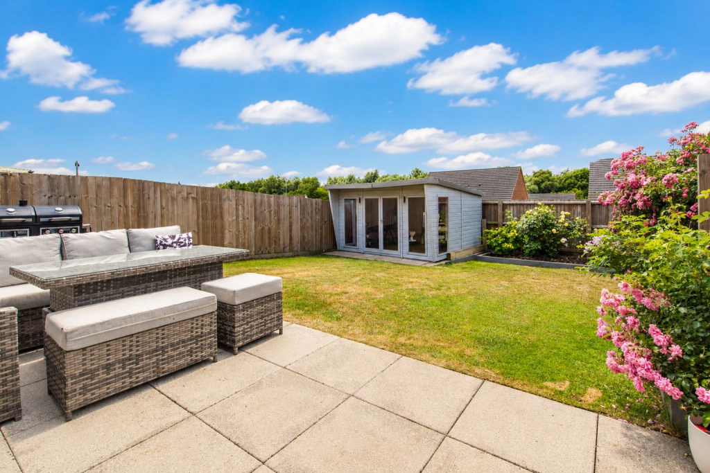 House in Kettering, Brambleside - View 3