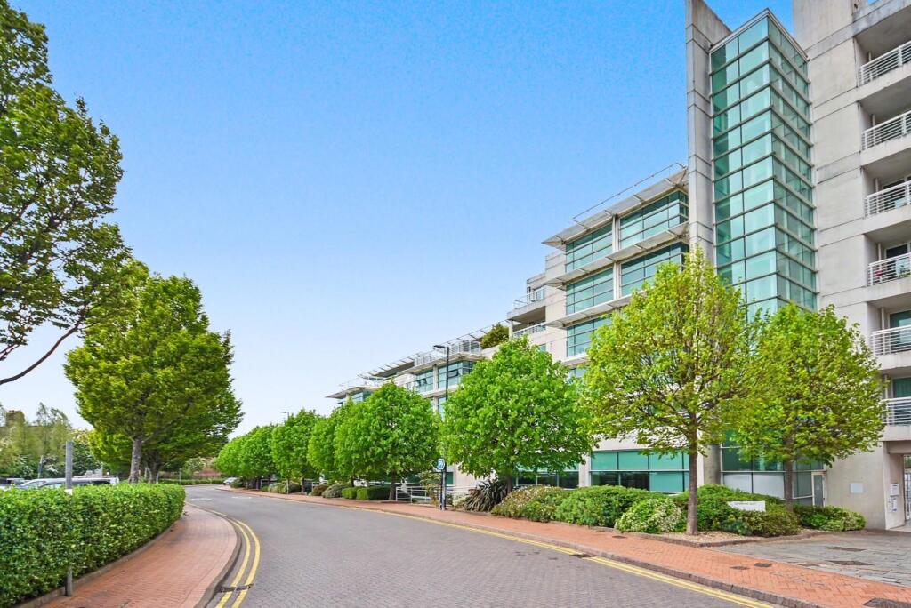 Main image of property: 53 Sovereign Quay, Havannah Street, Cardiff, CF10 5SF