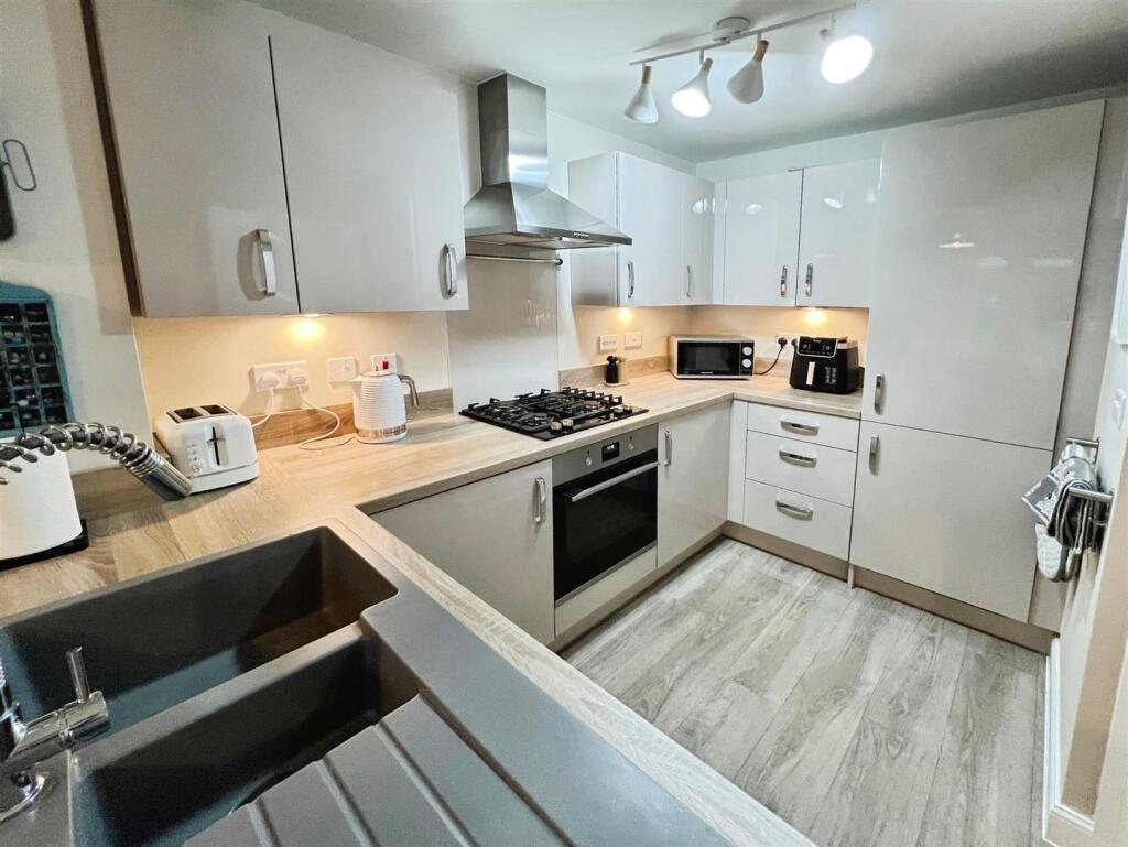 Bligny Crescent, Bicton Heath, Shrewsbury photo 4