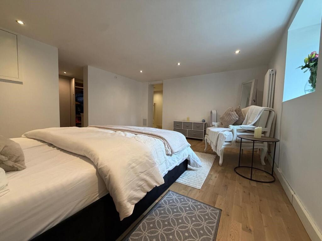Apartment in Bromley - View 4