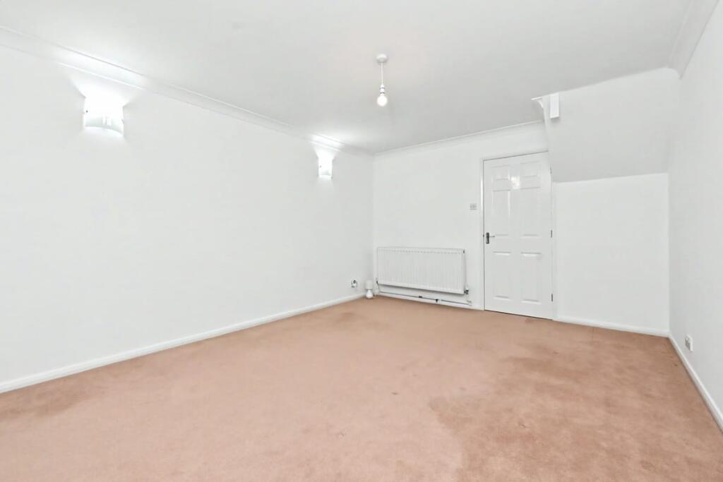 House in Stoke-on-Trent - View 4