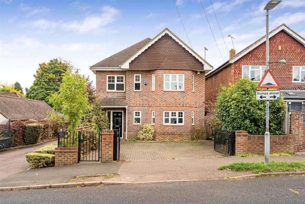 6-bed house on Penn Road, Park Street, St. Albans, £900,000