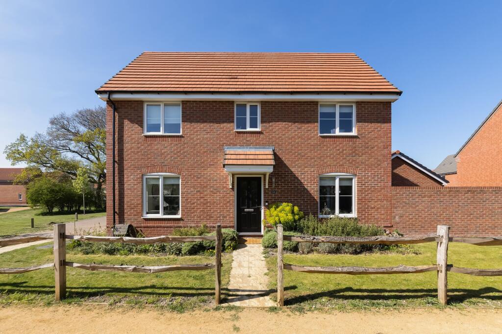 4-bed detached on Linnet Grove, Didcot, OX11, £540,000